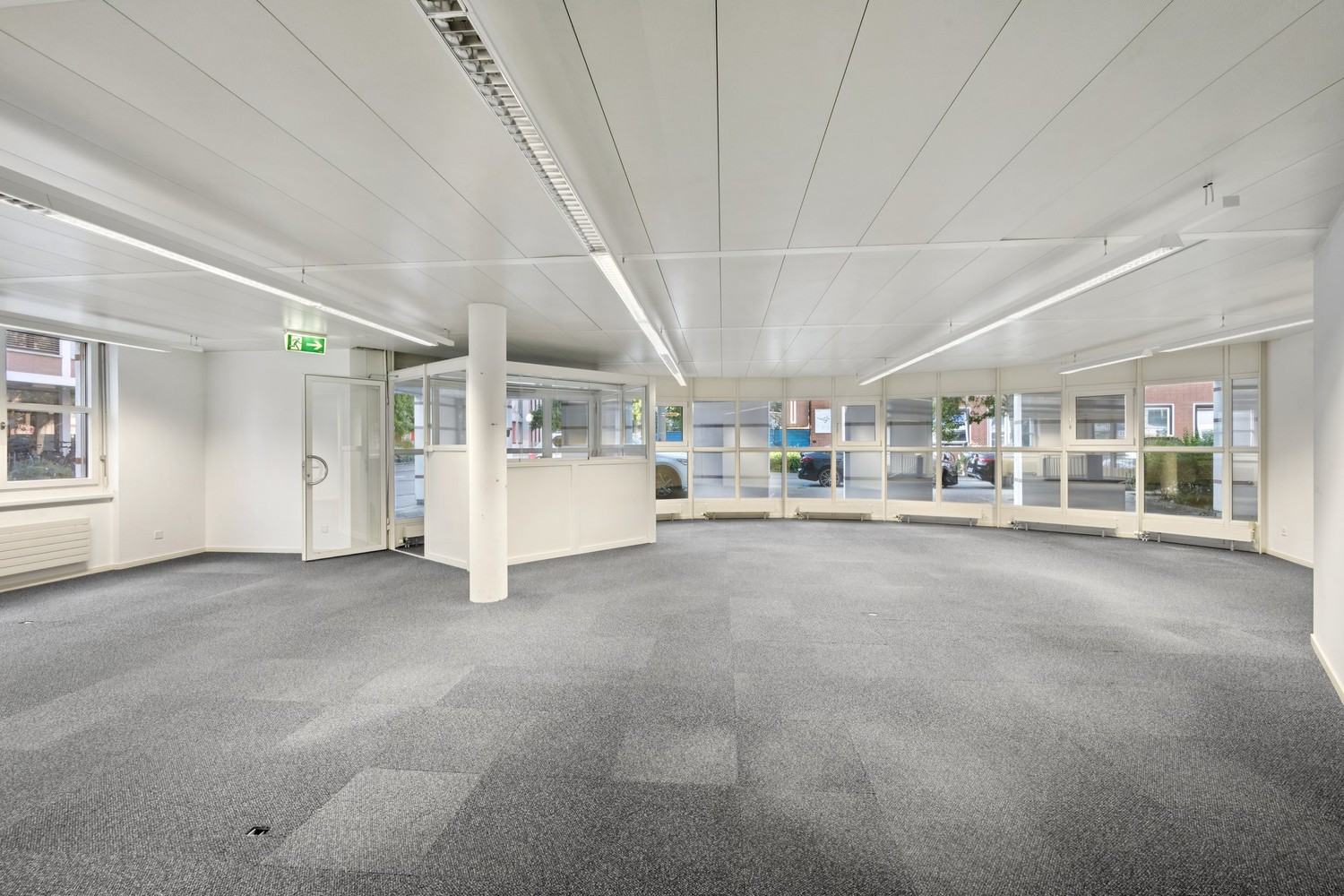 215m² office