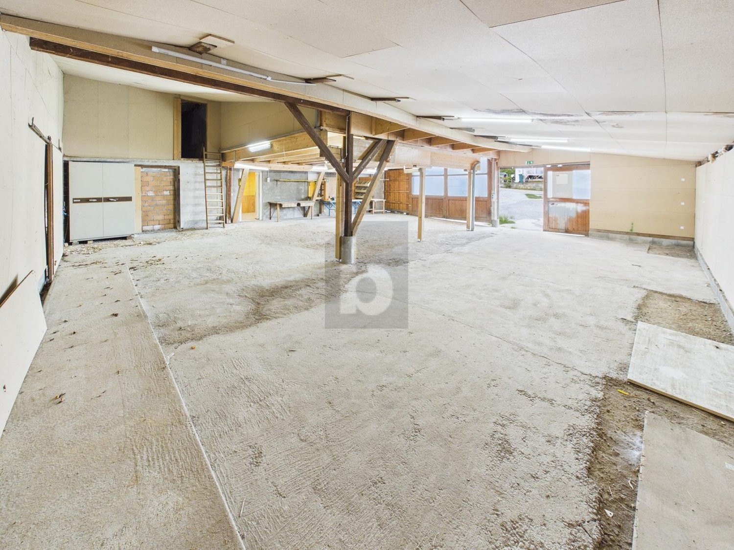 260m² atelier, Foto 1 von 4