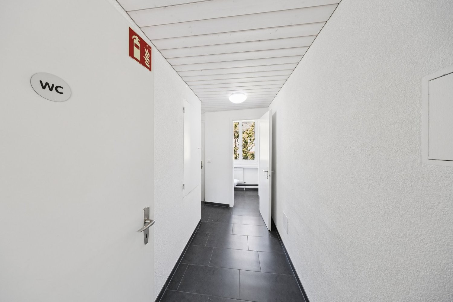 185m² office