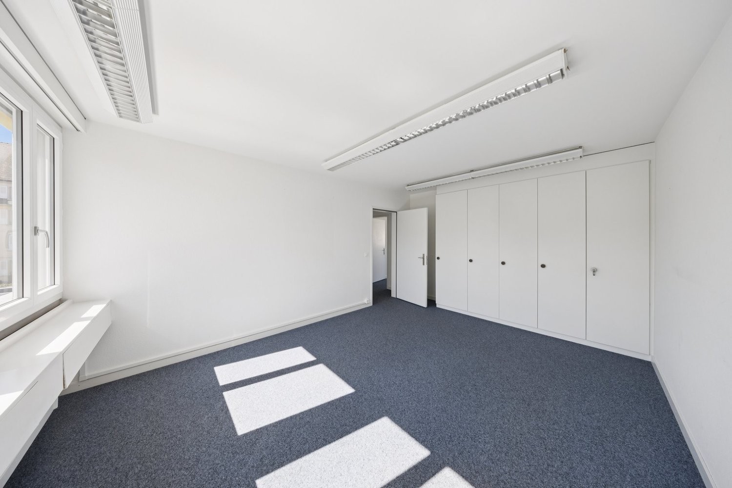 185m² office