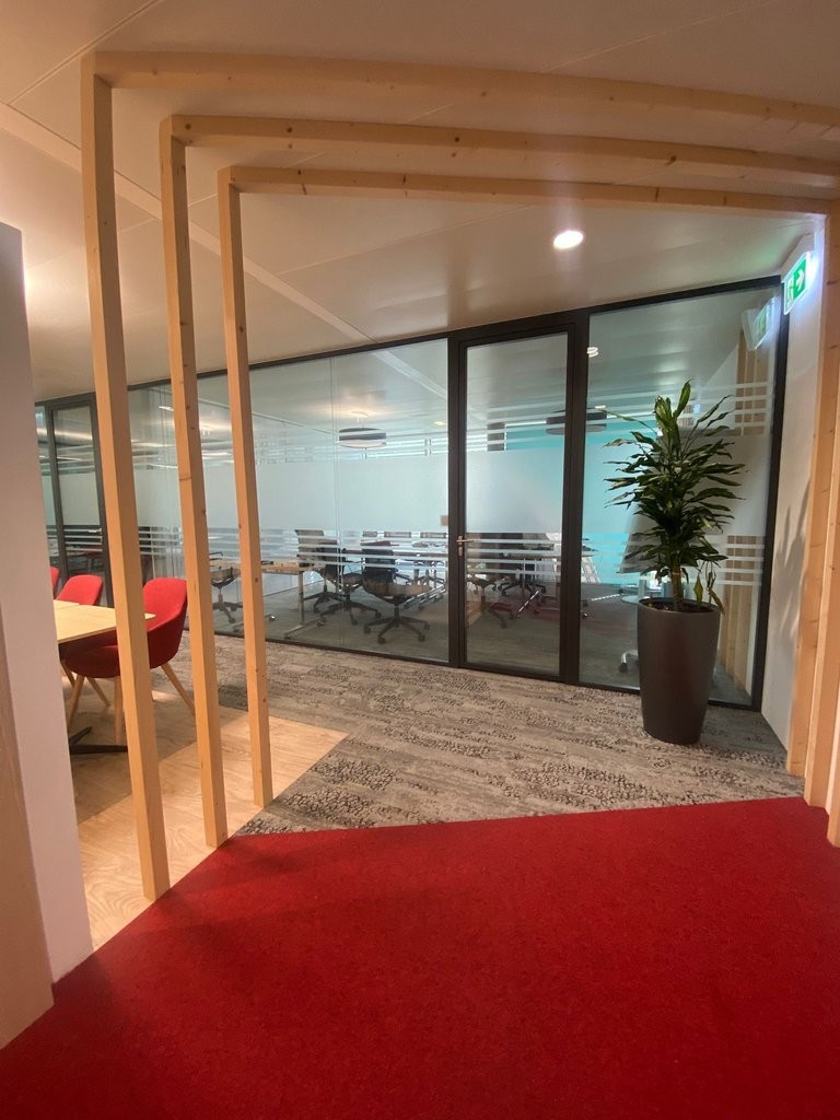 205m² office