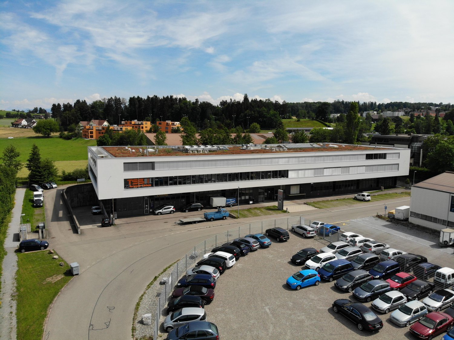 100m² storage room