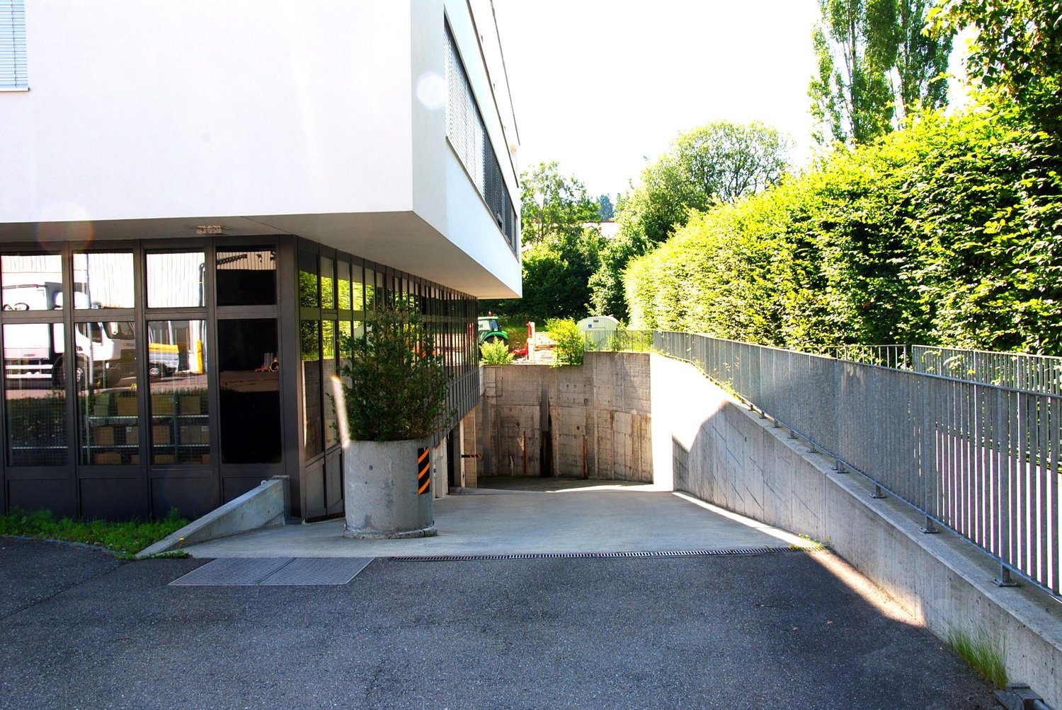 100m² storage room
