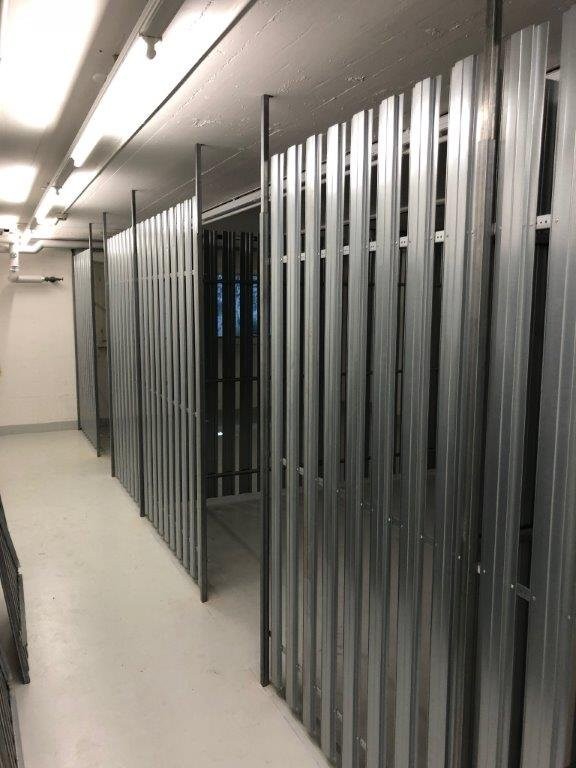 25m² storage room