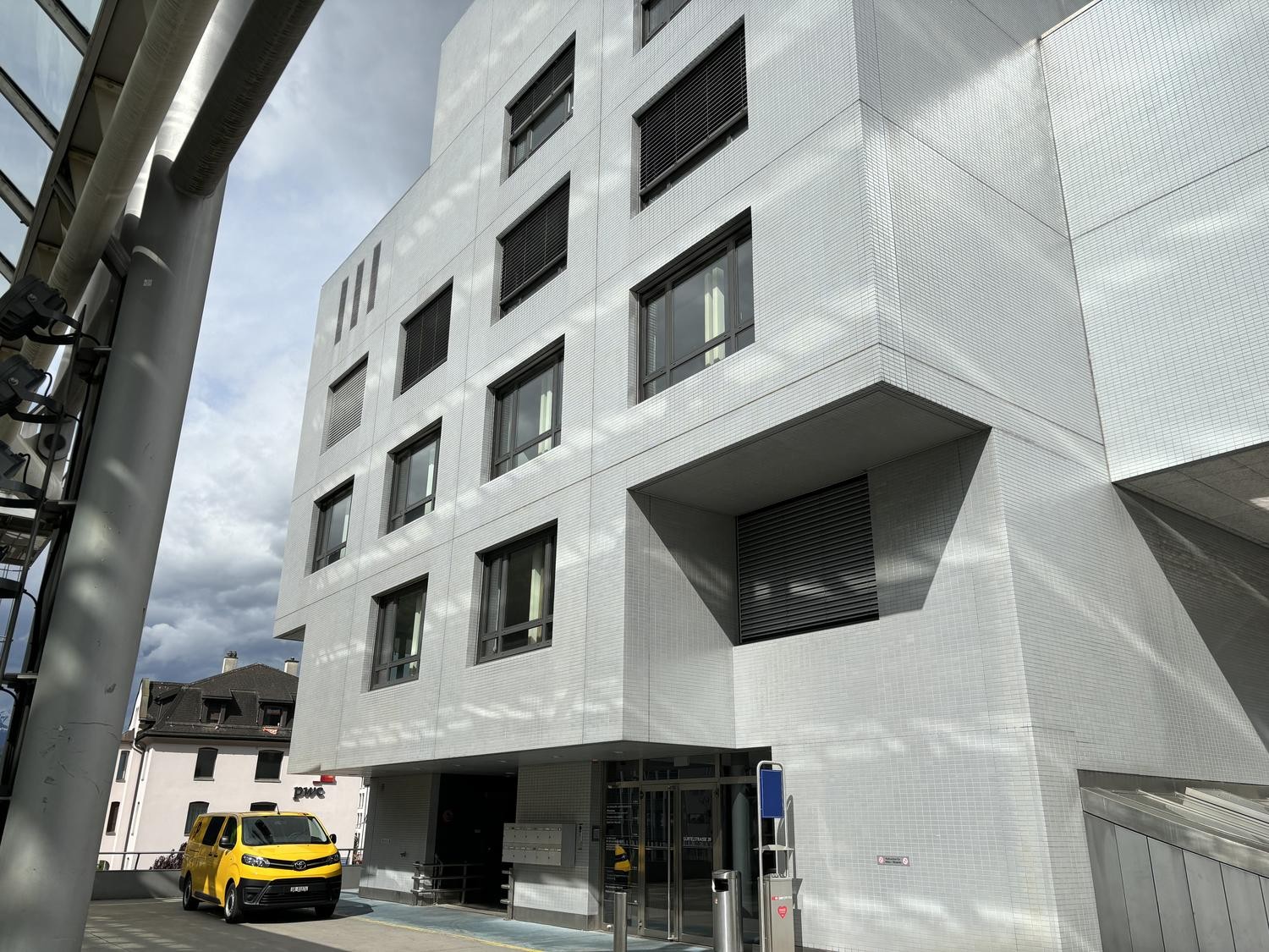 147m² storage room