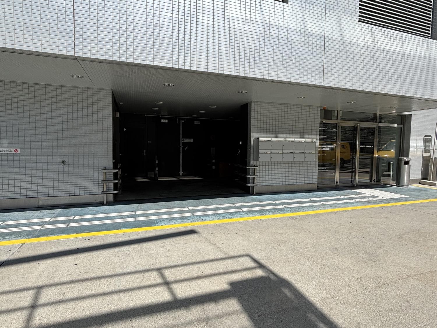 147m² storage room