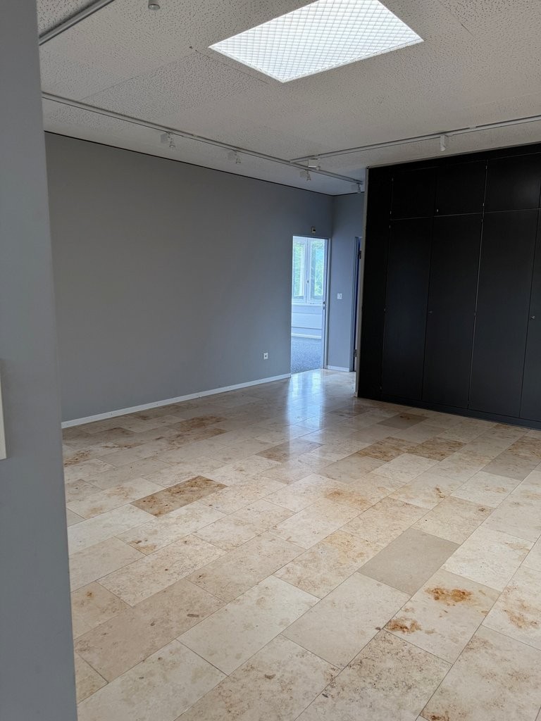 288m² office
