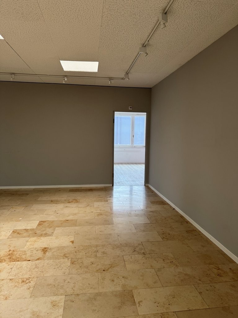 288m² office