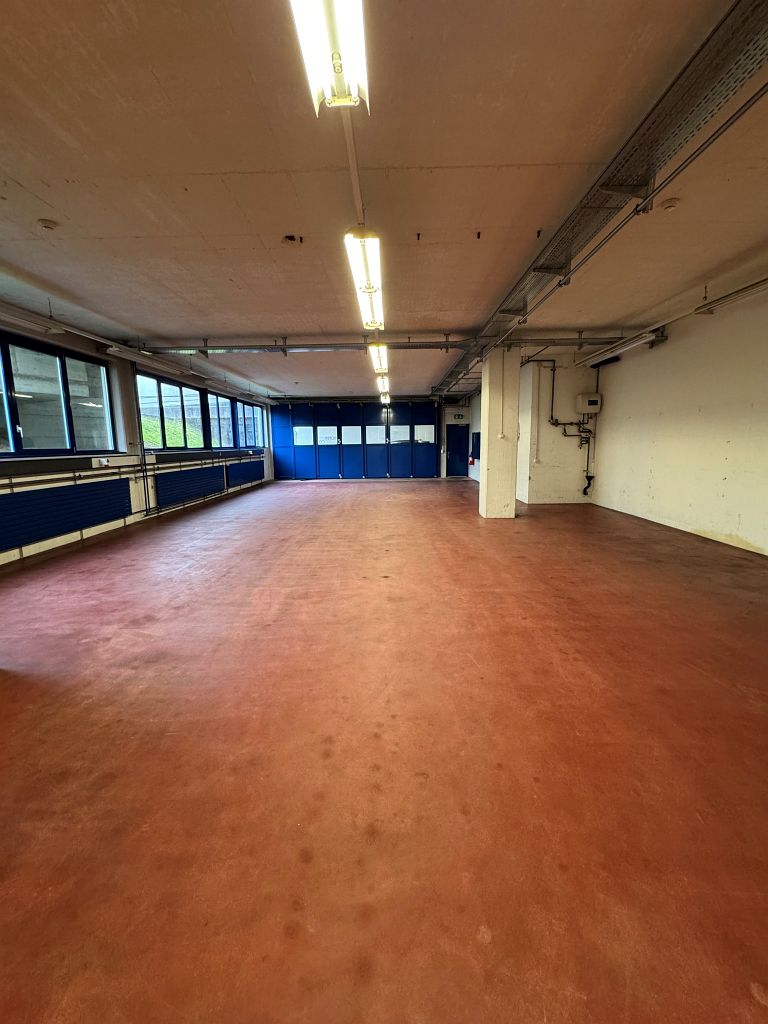 380m² commercial