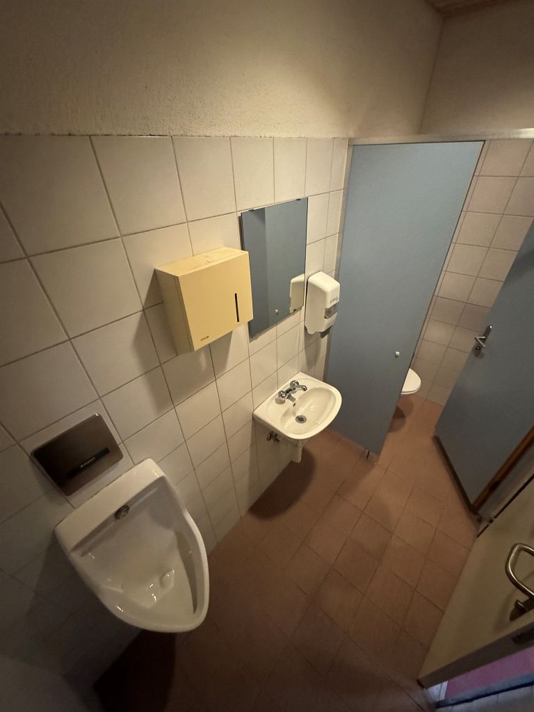 380m² commercial
