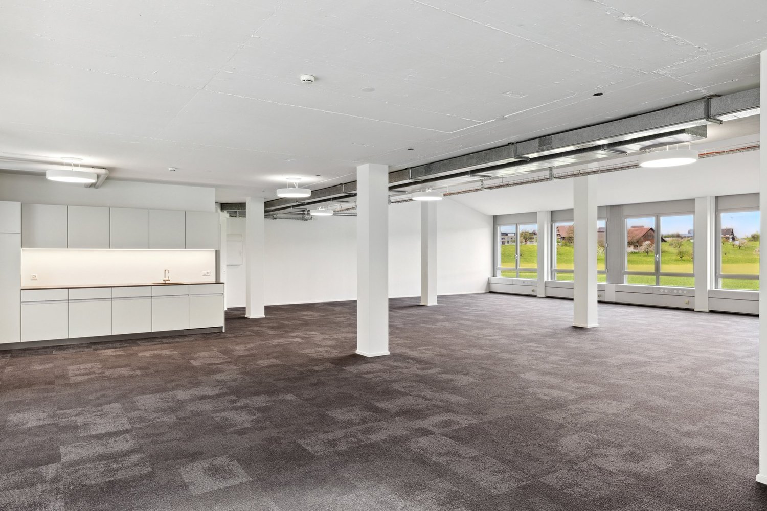 271m² office