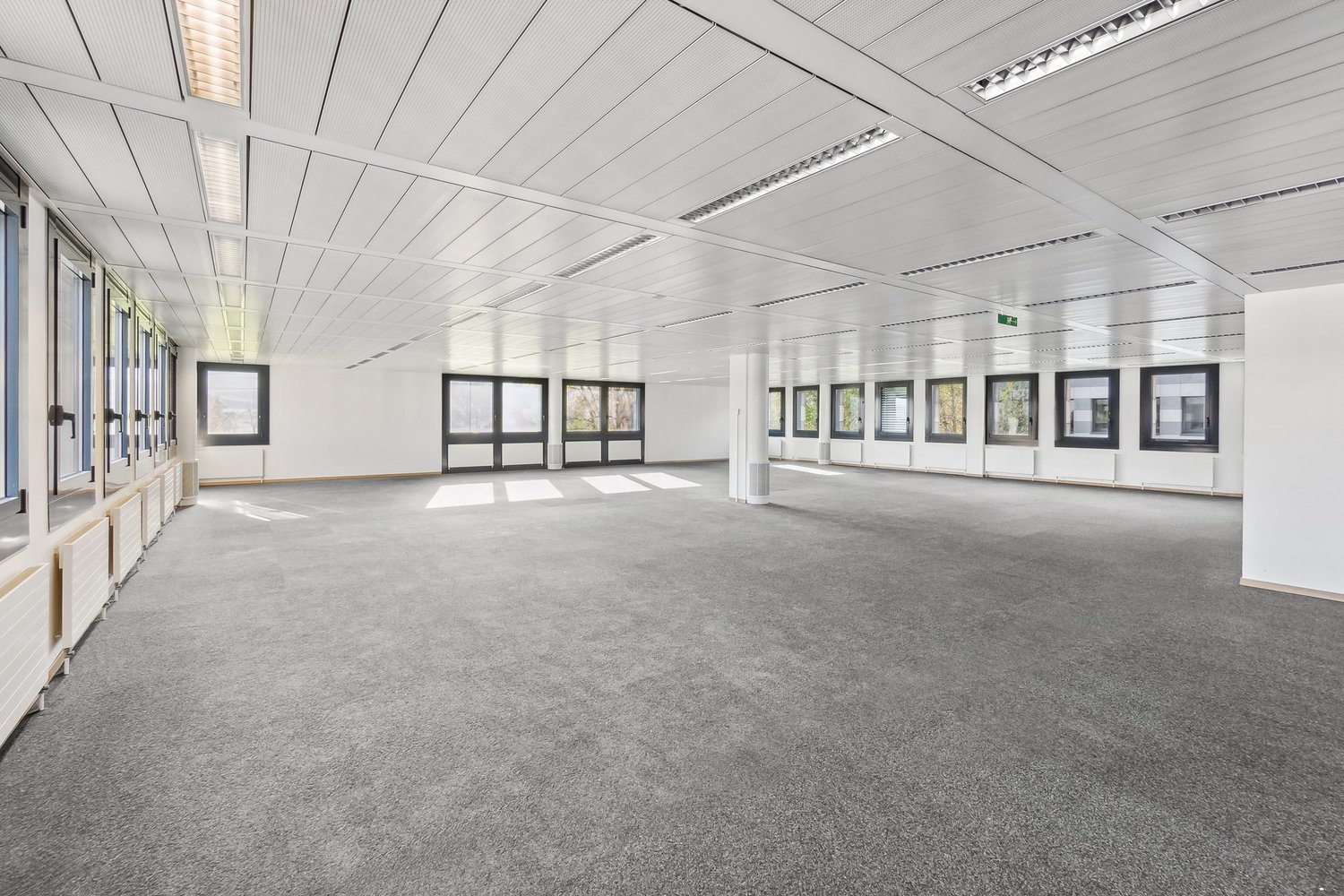 260m² office