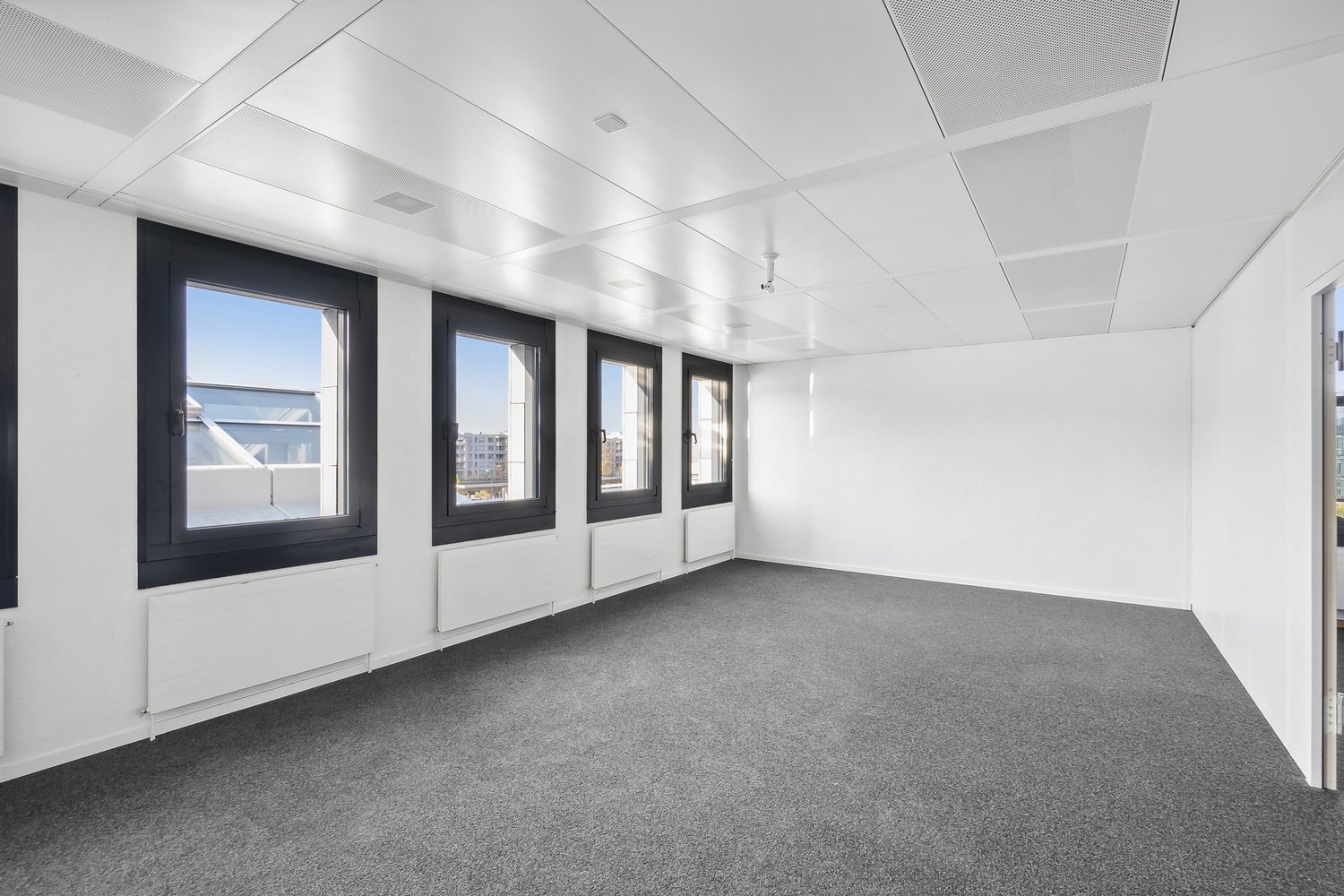 260m² office