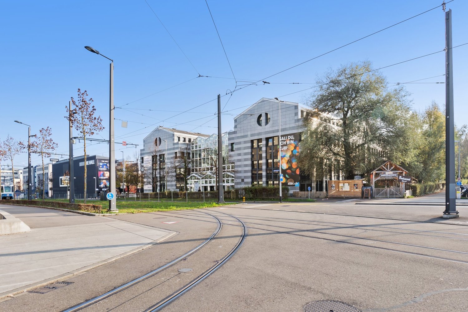 260m² office