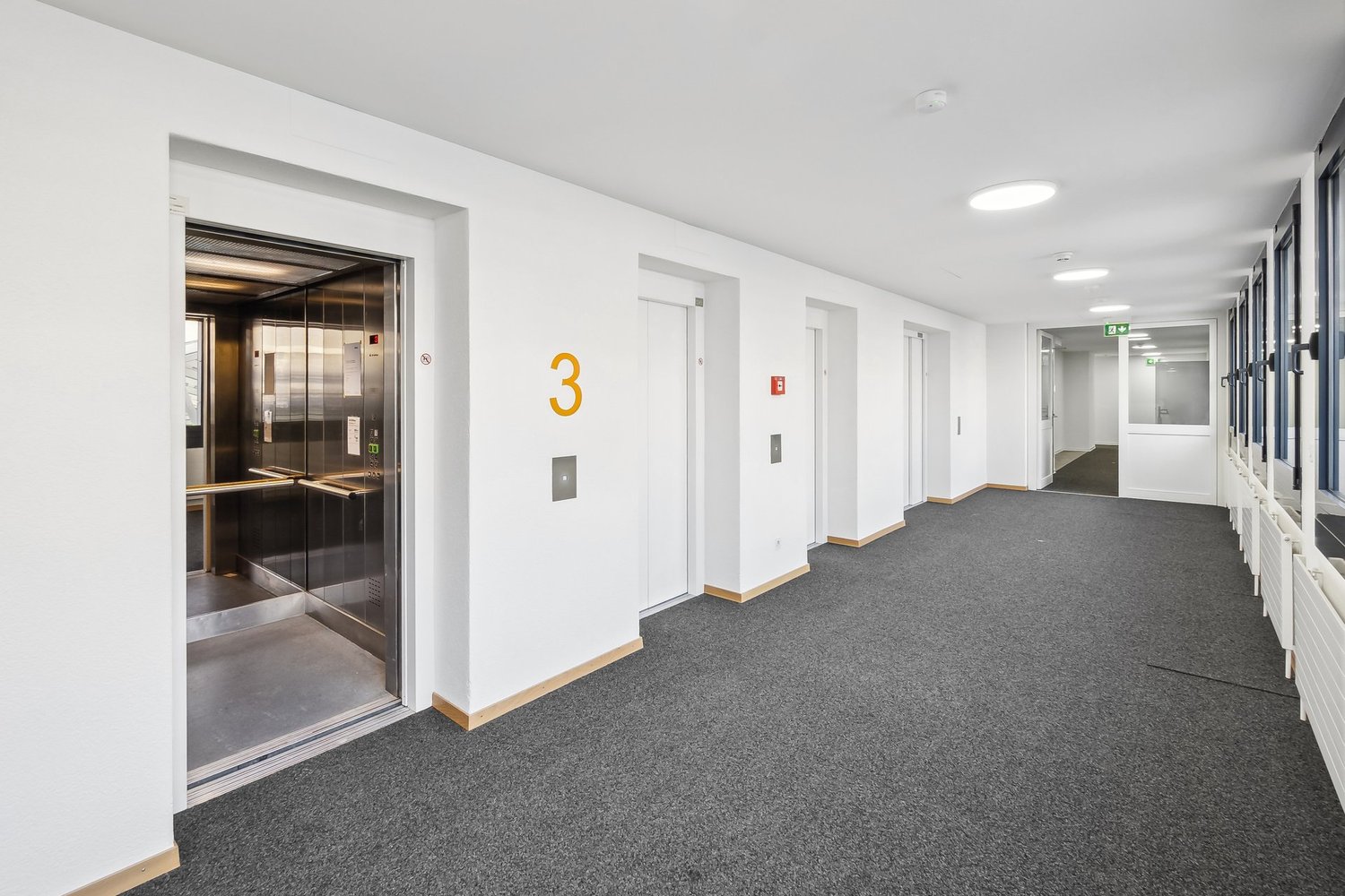 260m² office