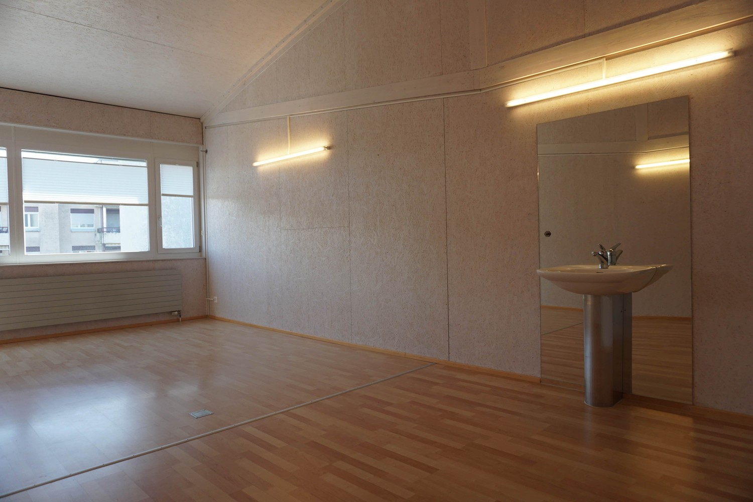 28m² office