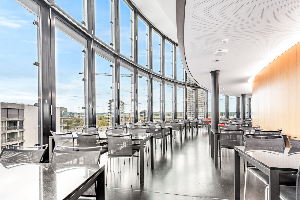 490m² office