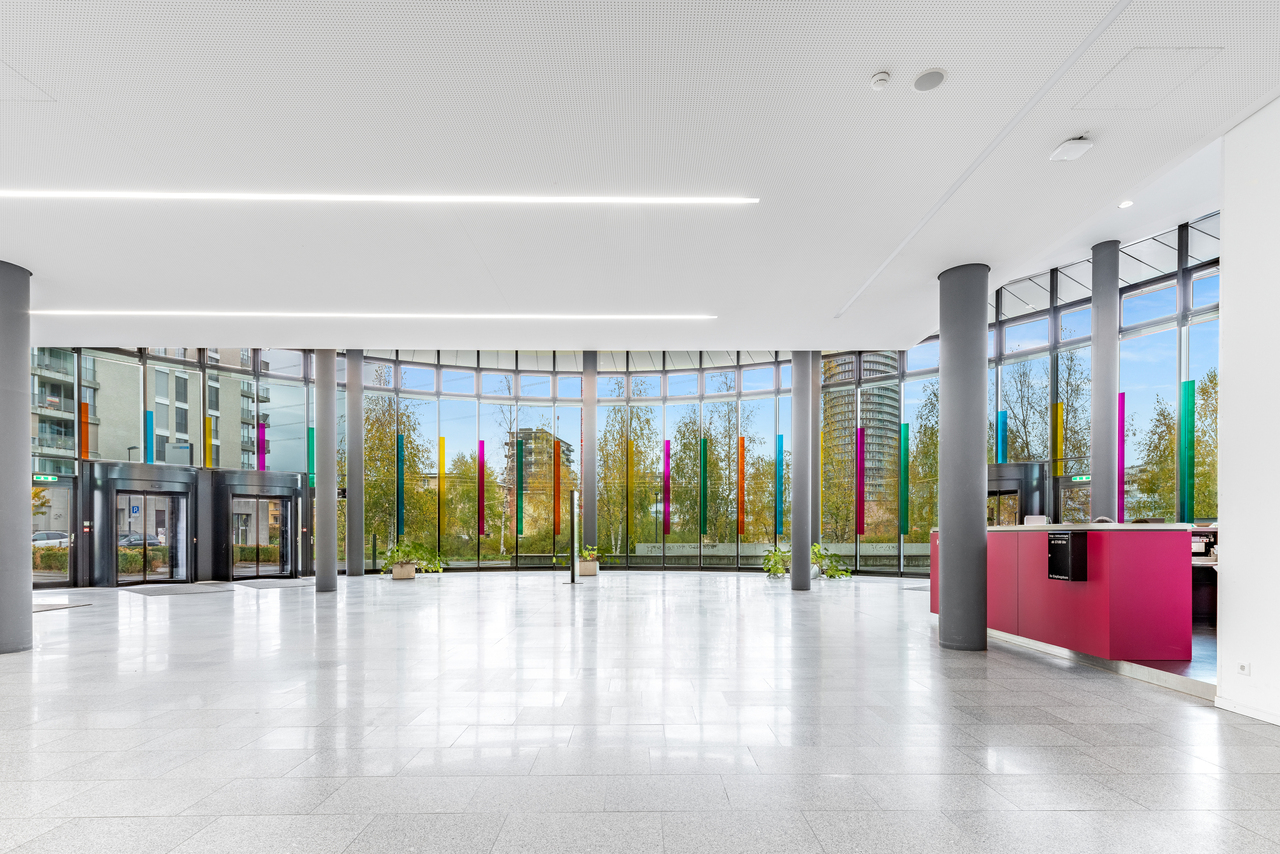 490m² office