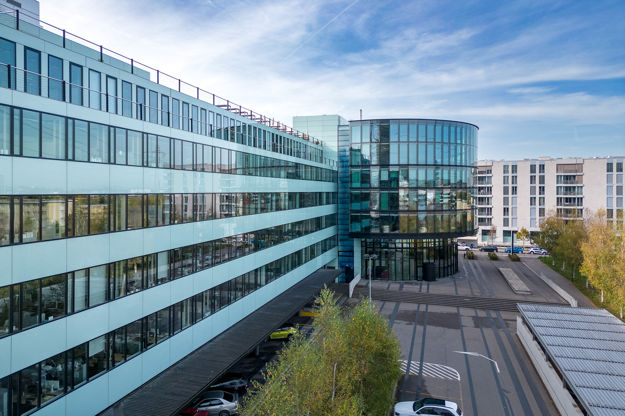 490m² office