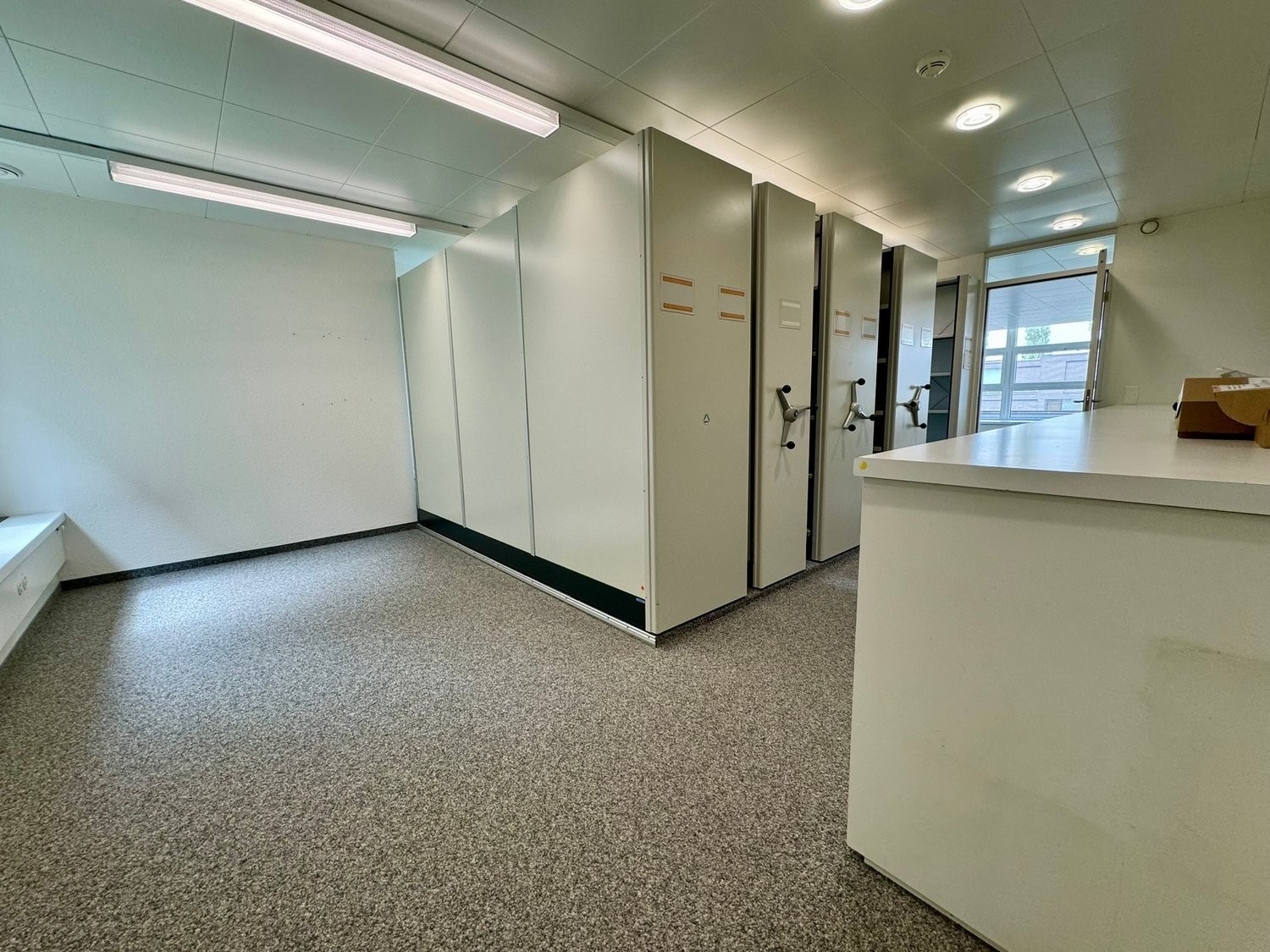 257m² commerciale, foto 8 di 10