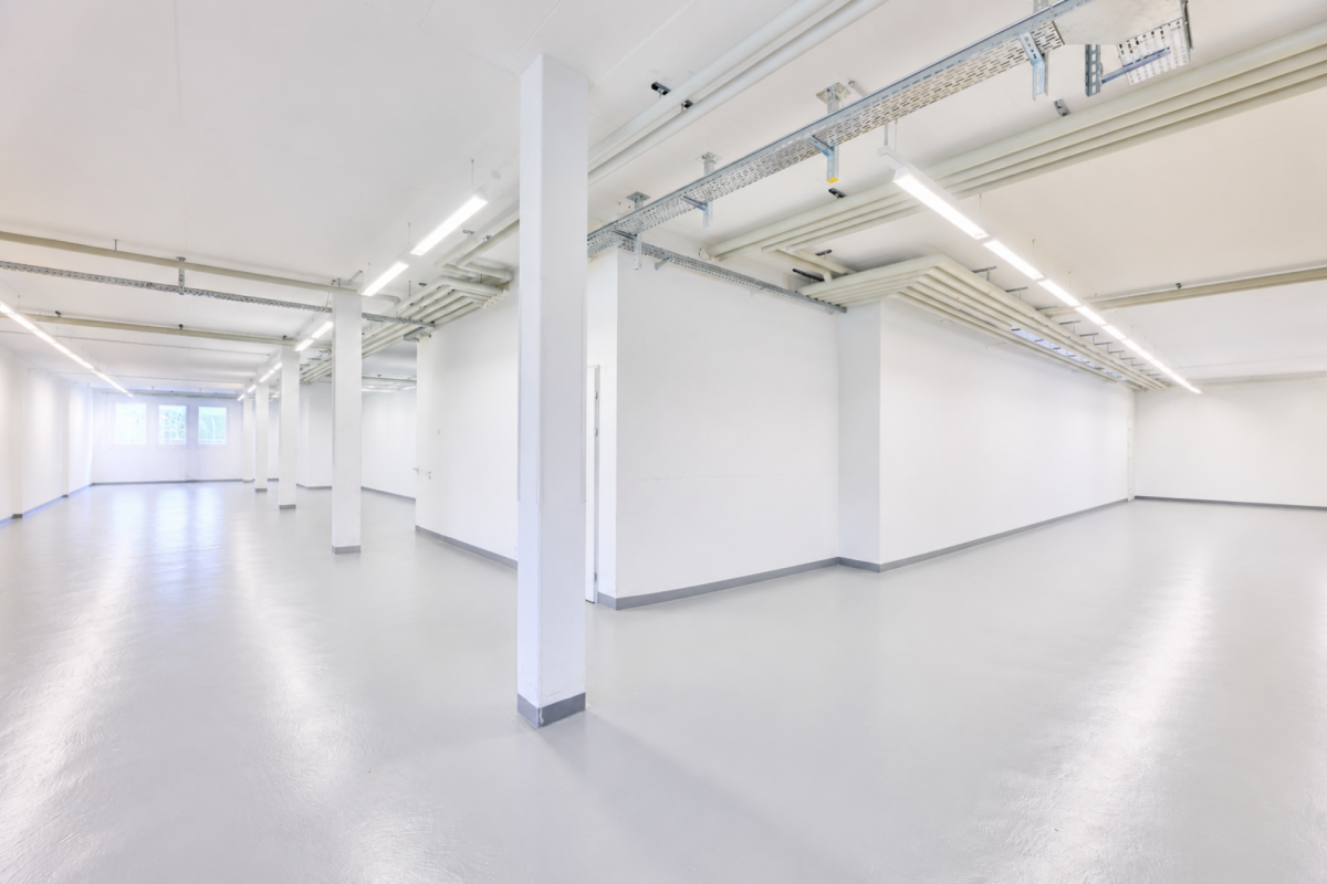 674m² commercial