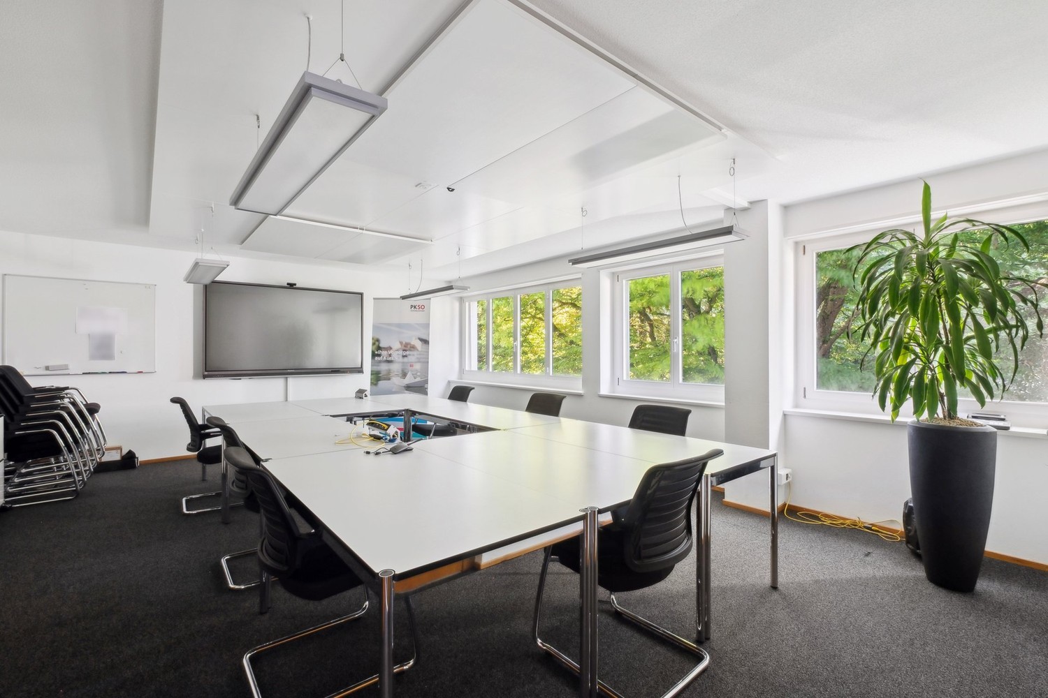 180m² office