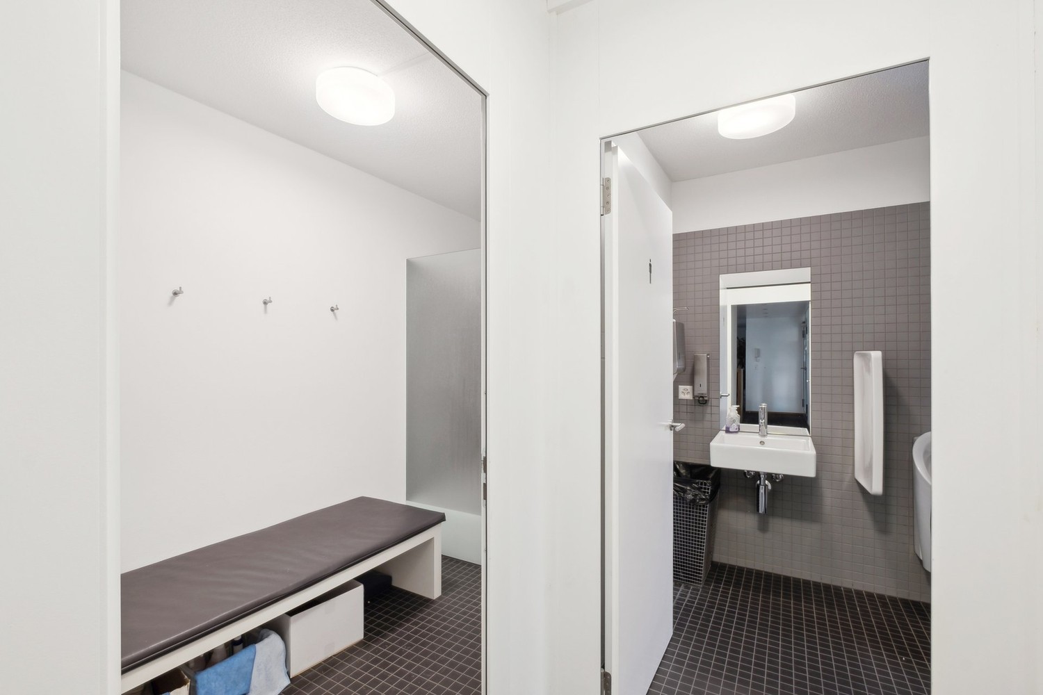 180m² office