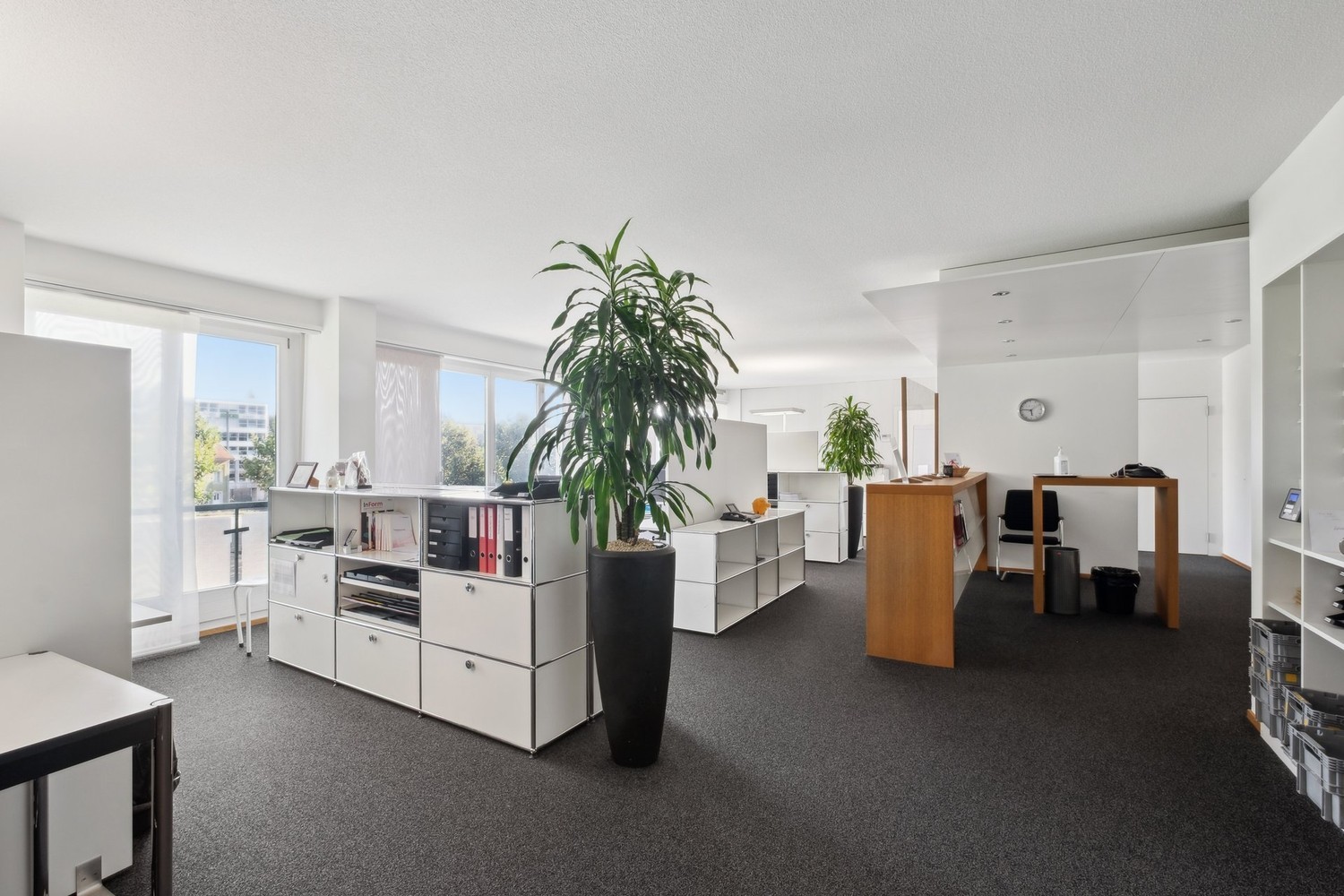 180m² office