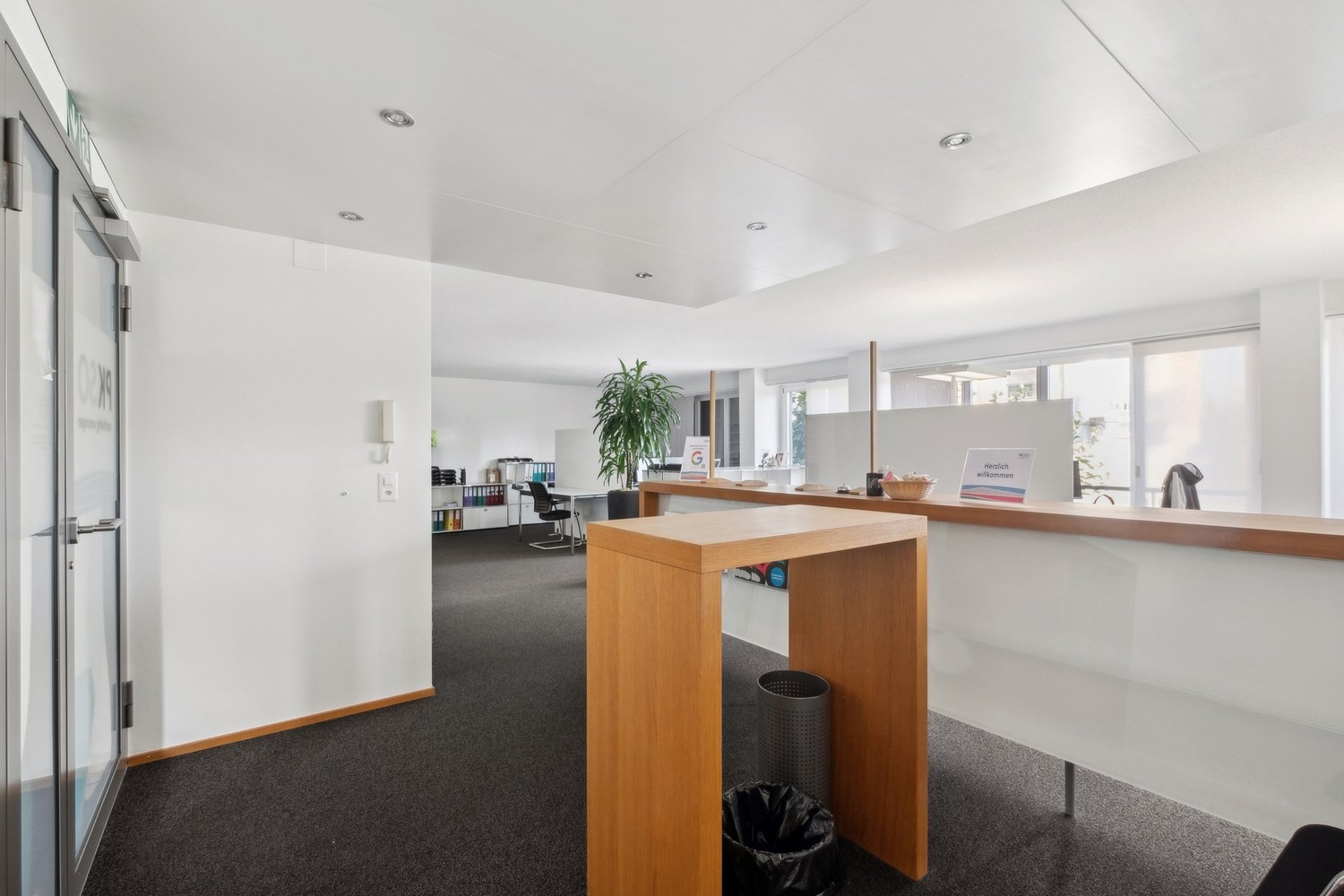 180m² office