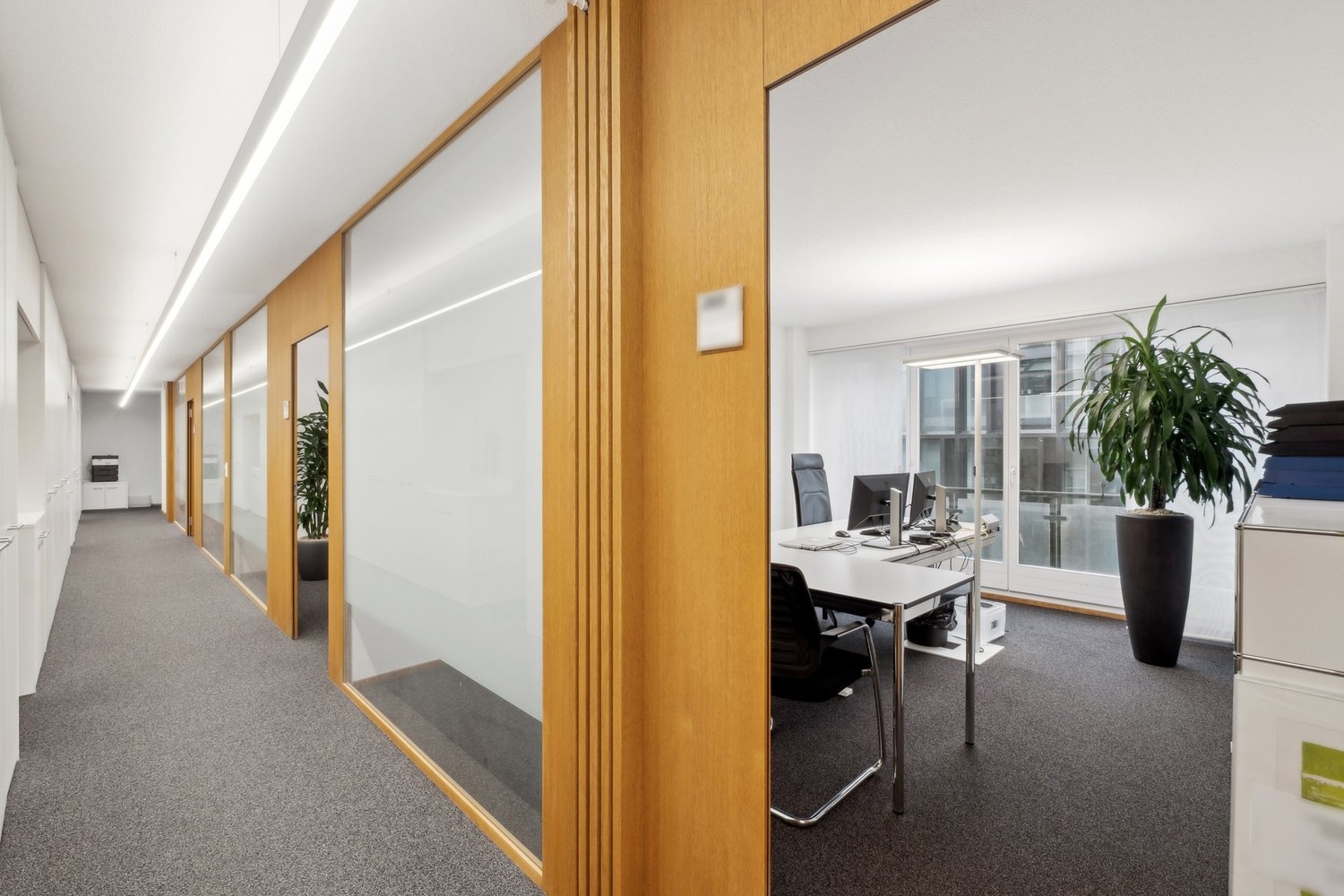 180m² office