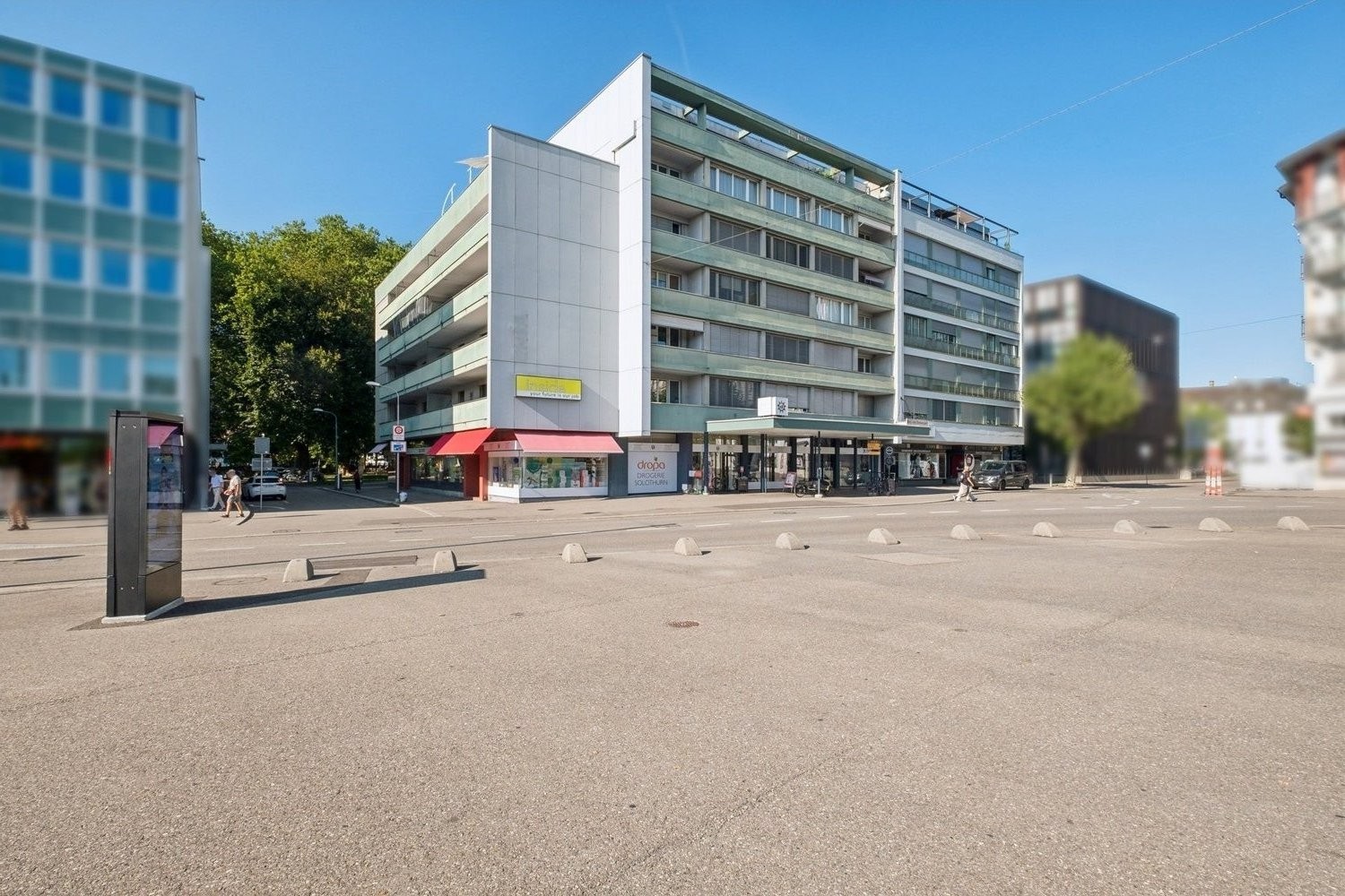 180m² office