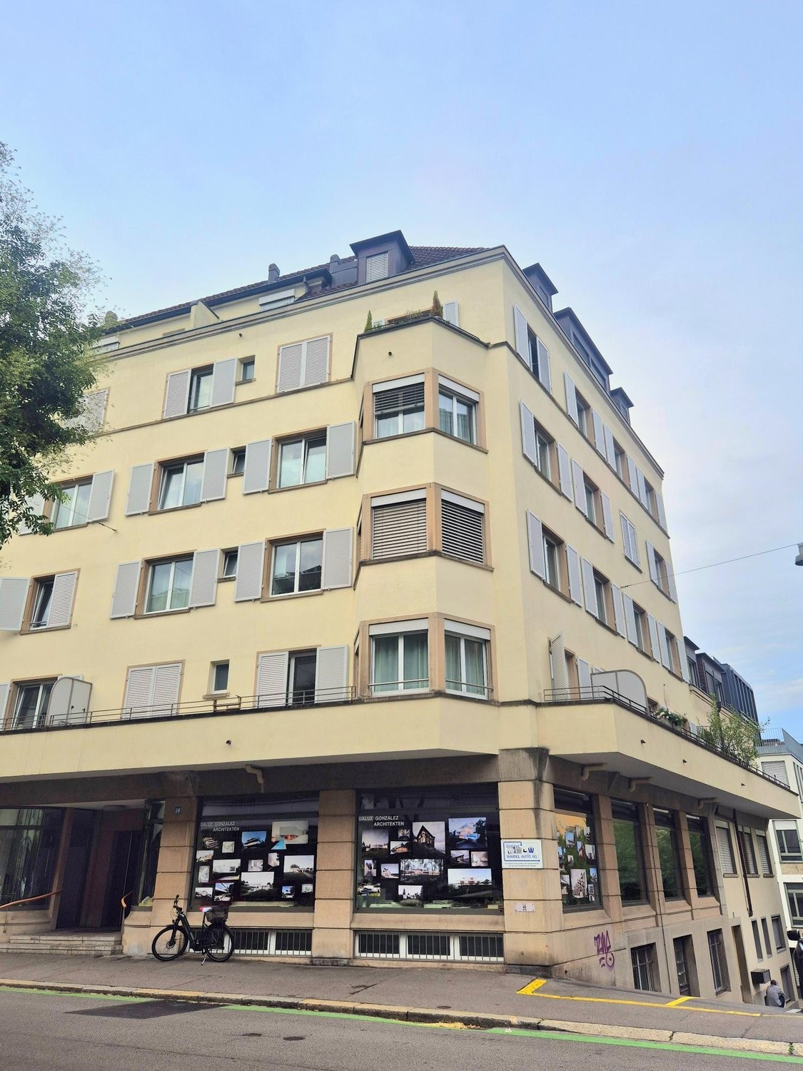 Negozio di 121m², foto 1 di 3