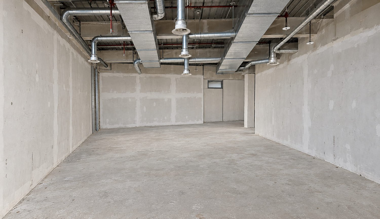 158m² shop