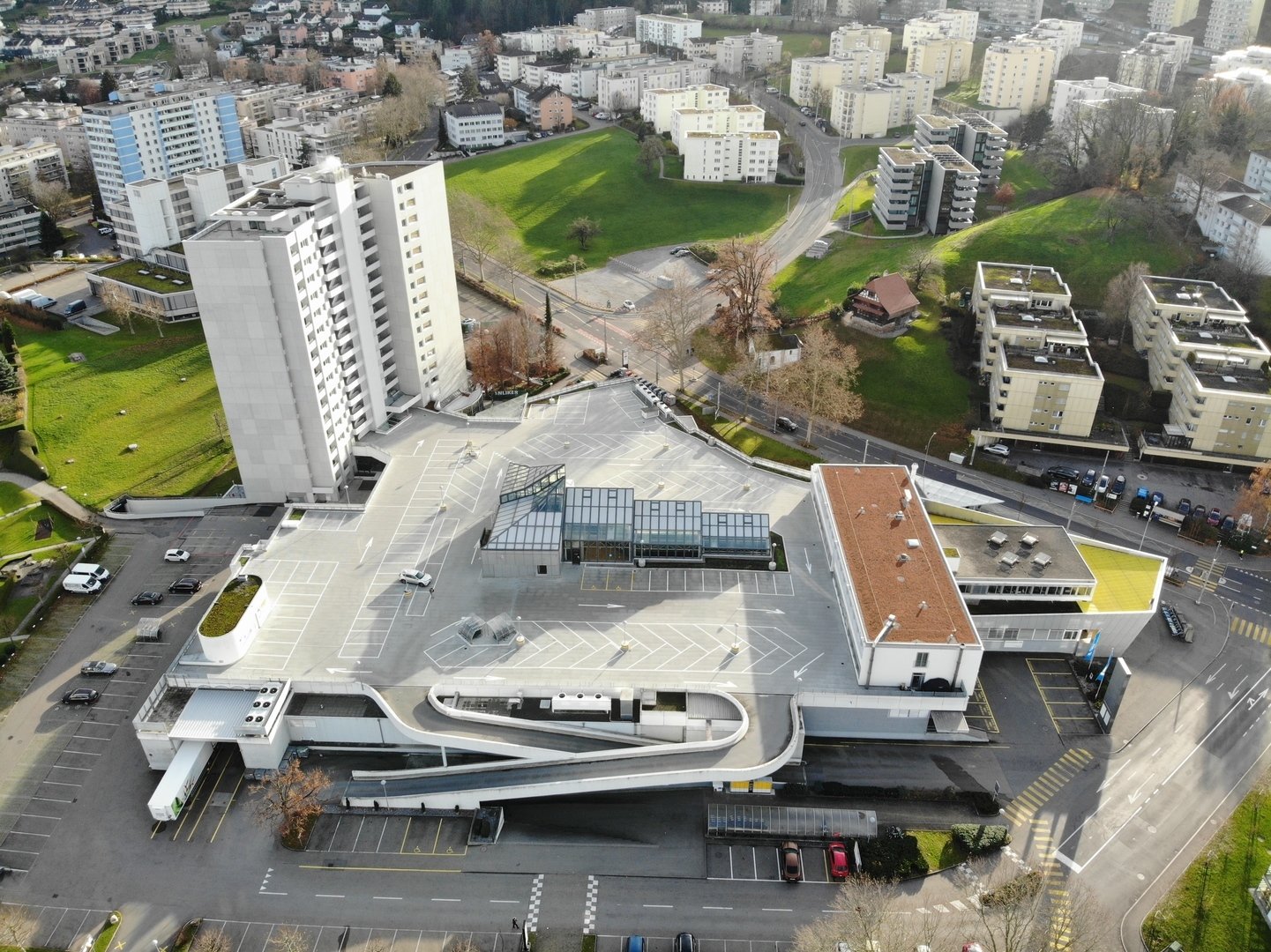 158m² shop