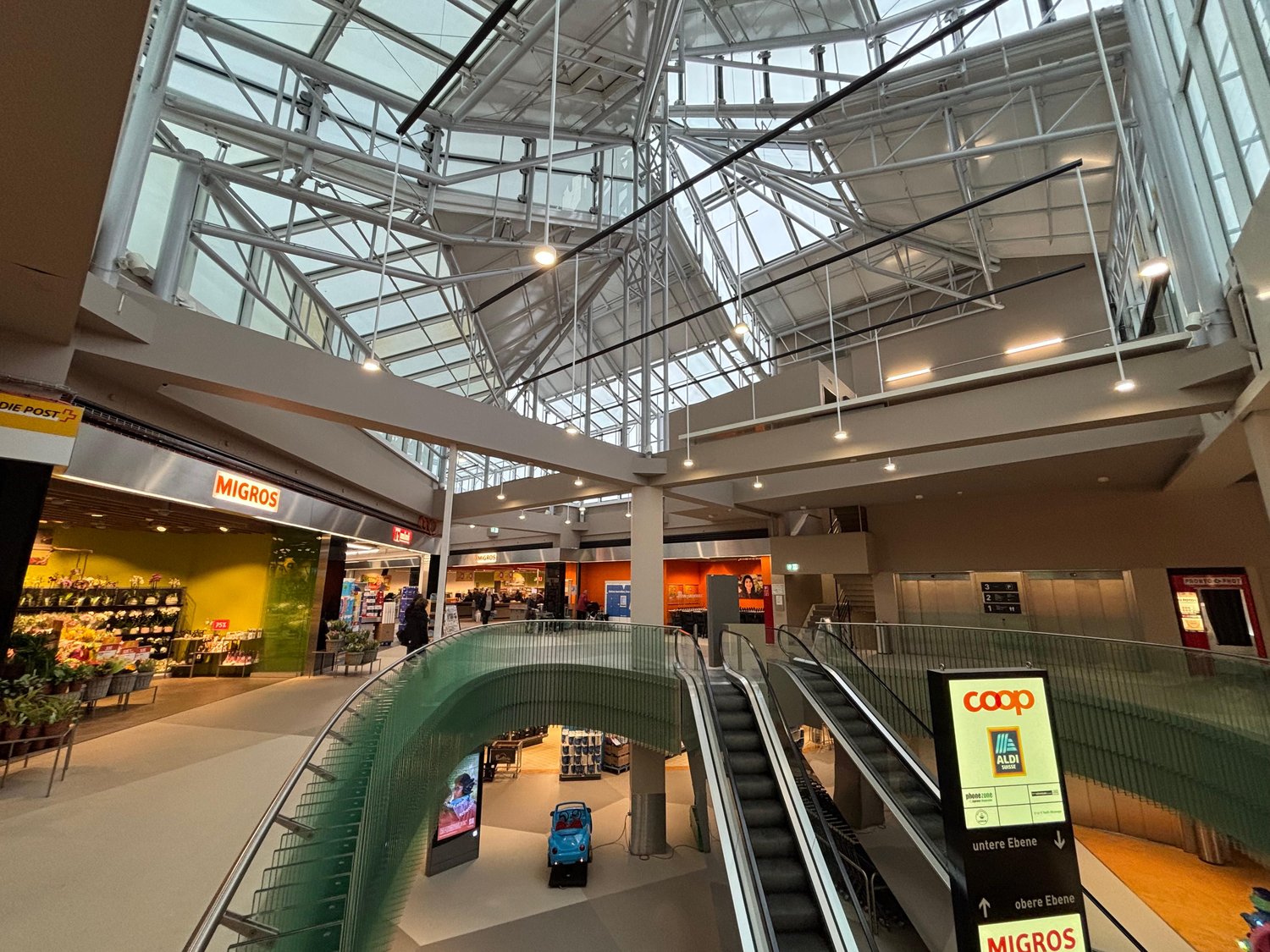 158m² shop
