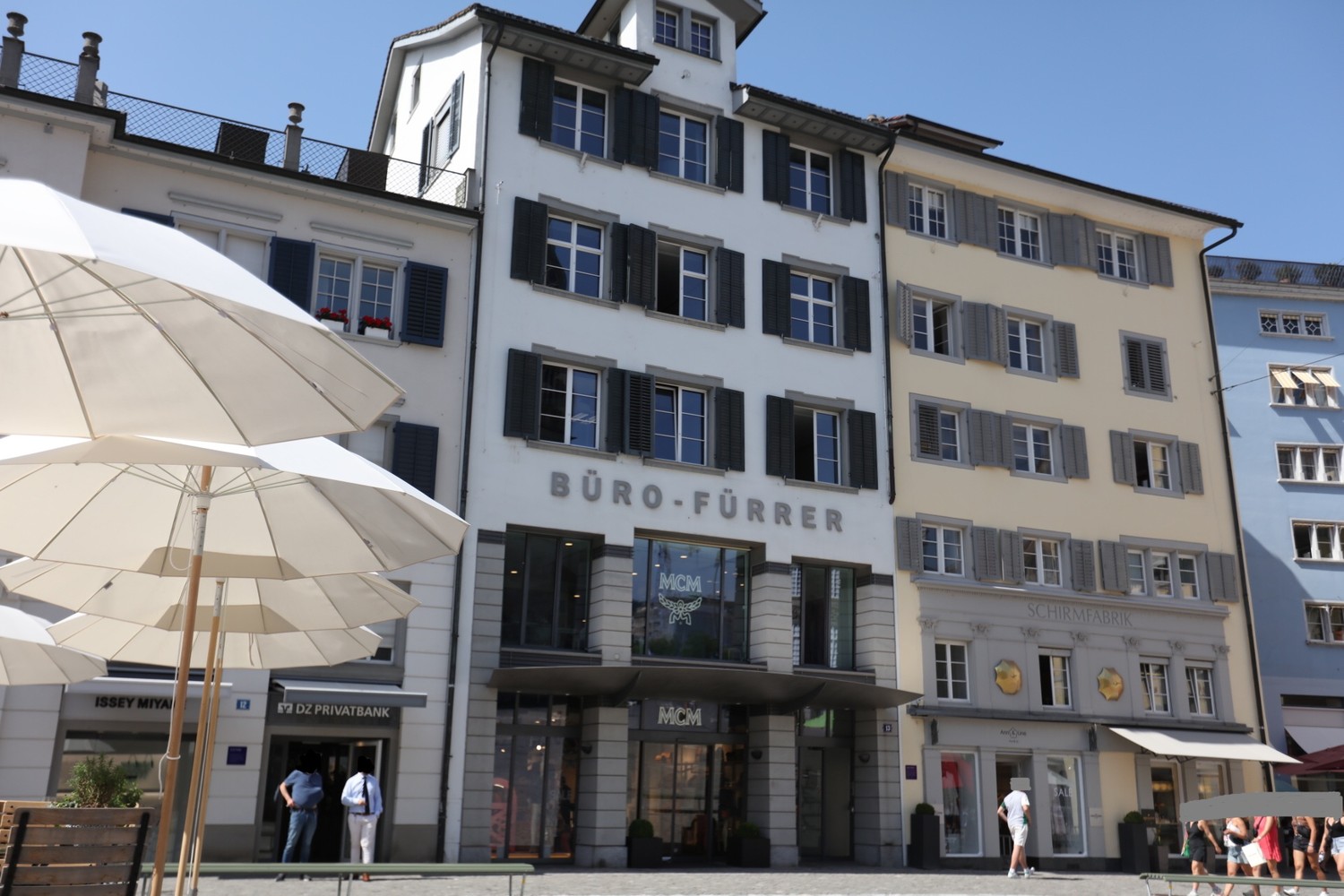 145m² bureau, photo 1 sur 9