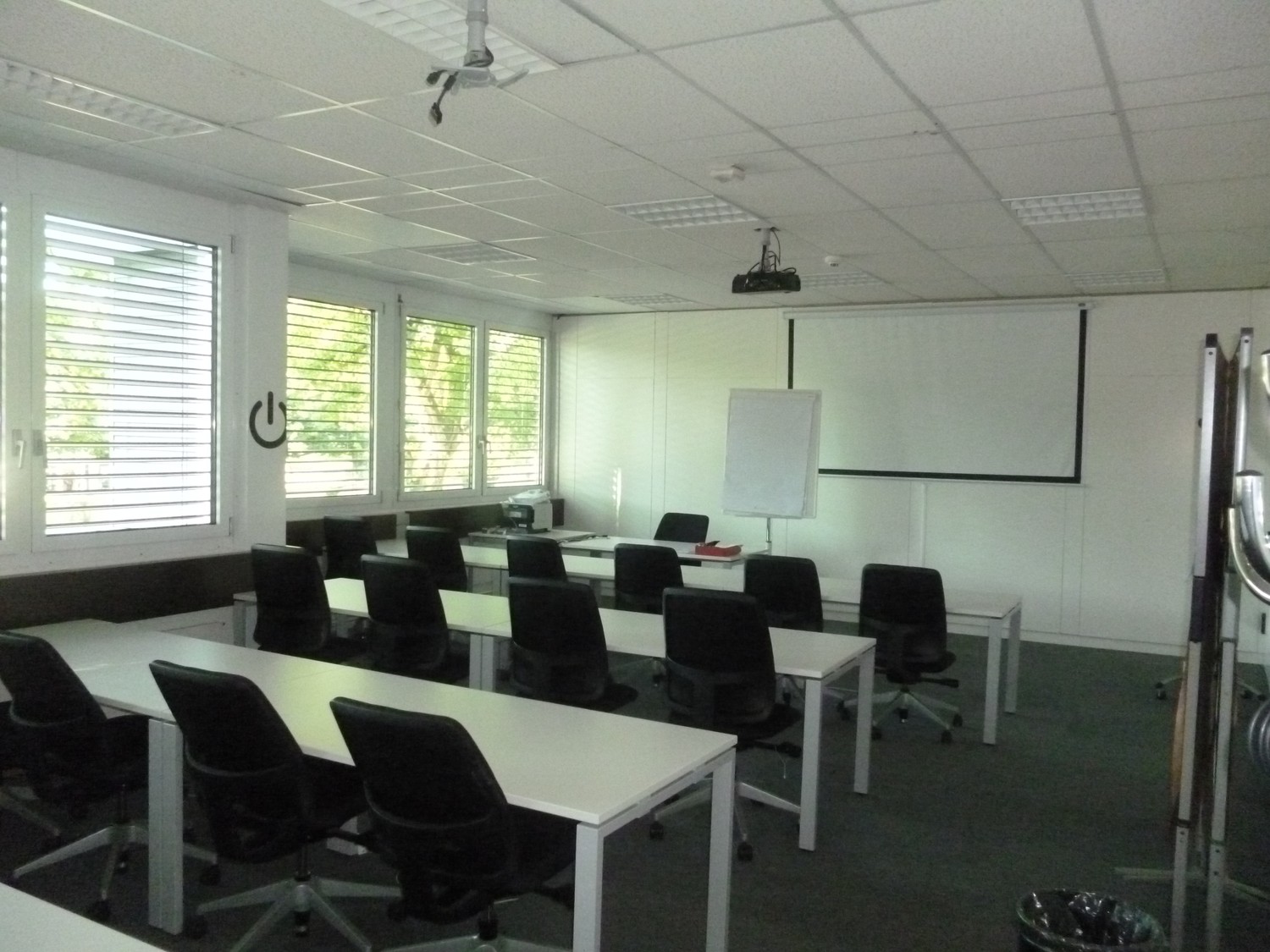 425m² office