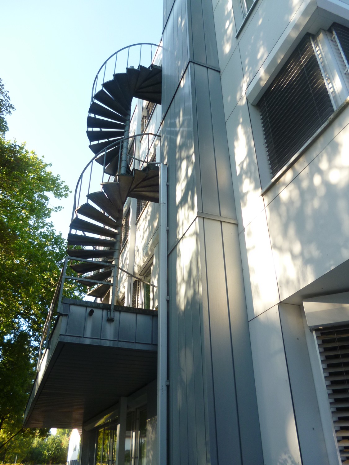 425m² office