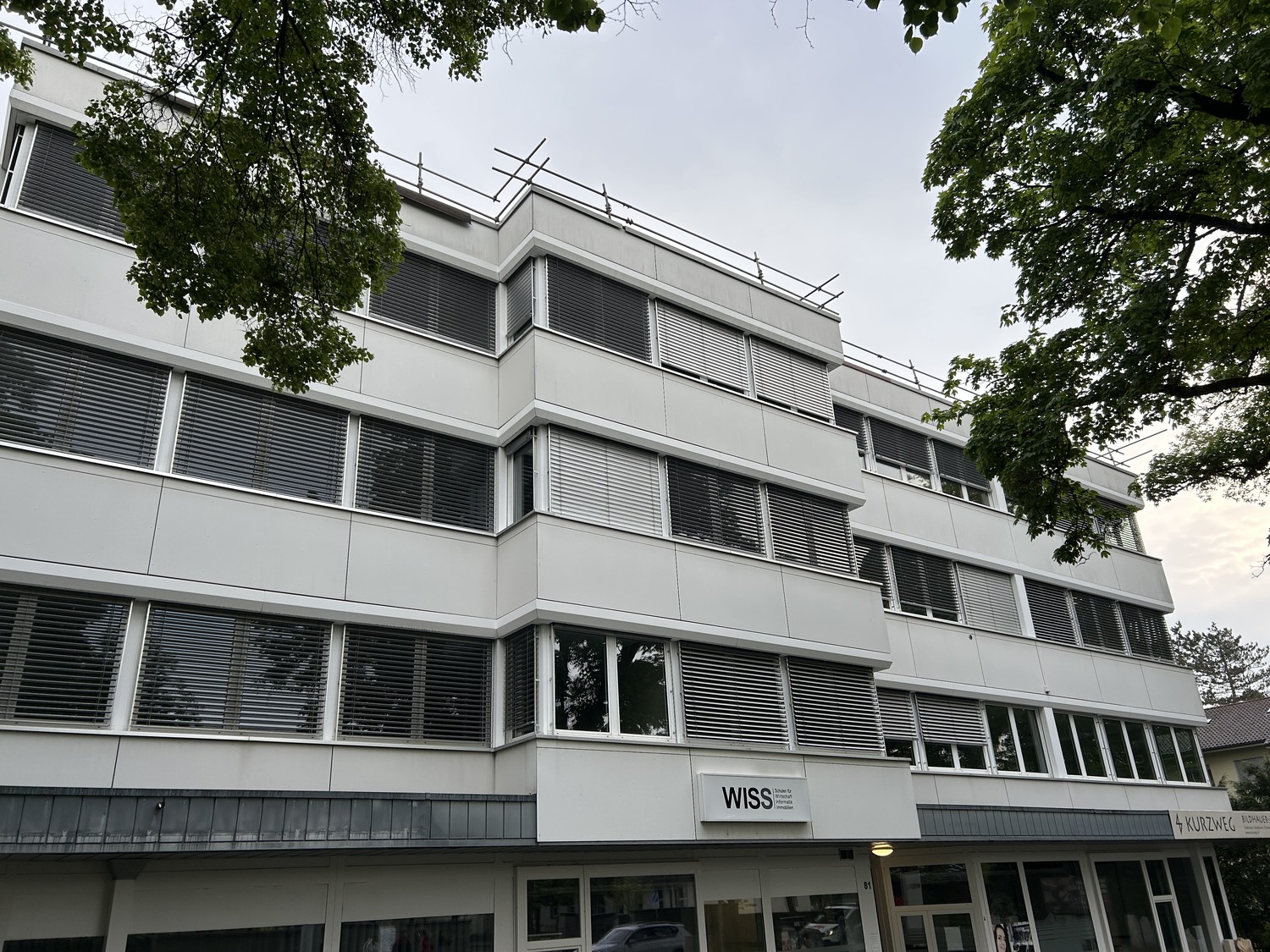 425m² office