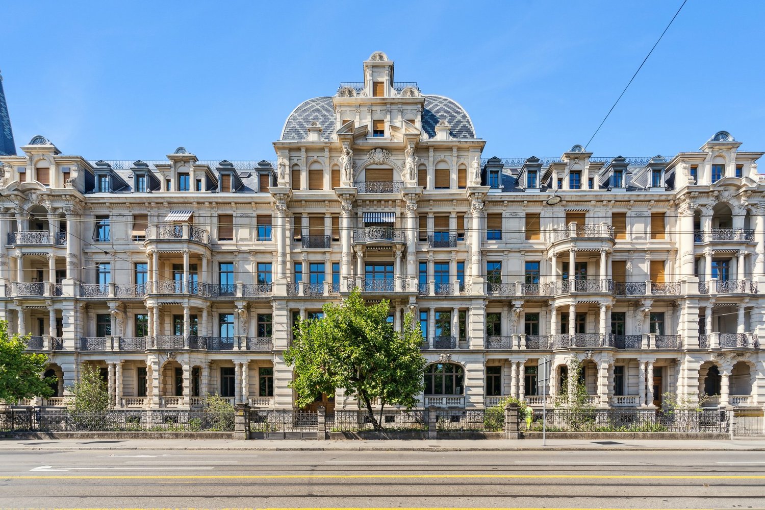 229m² office