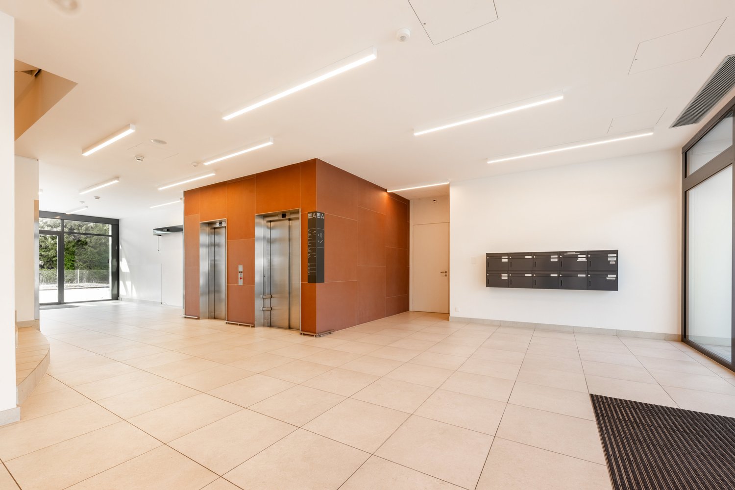 250m² office