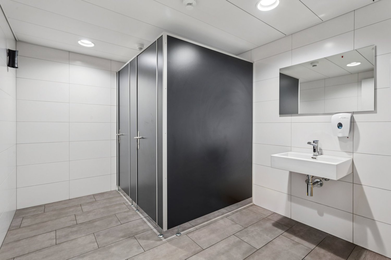 771m² office