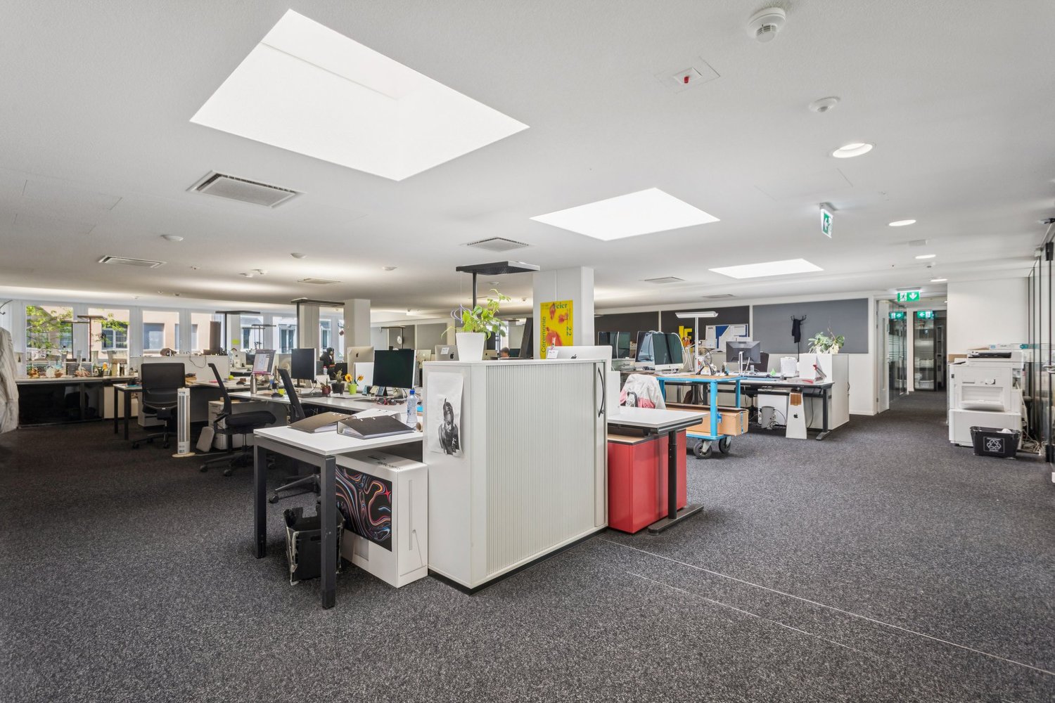 771m² office