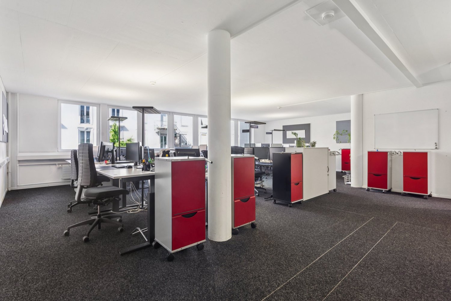 771m² office