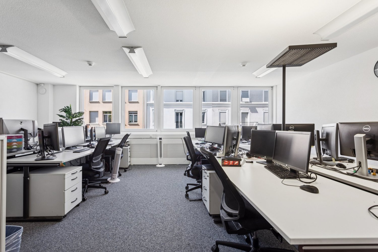 771m² office