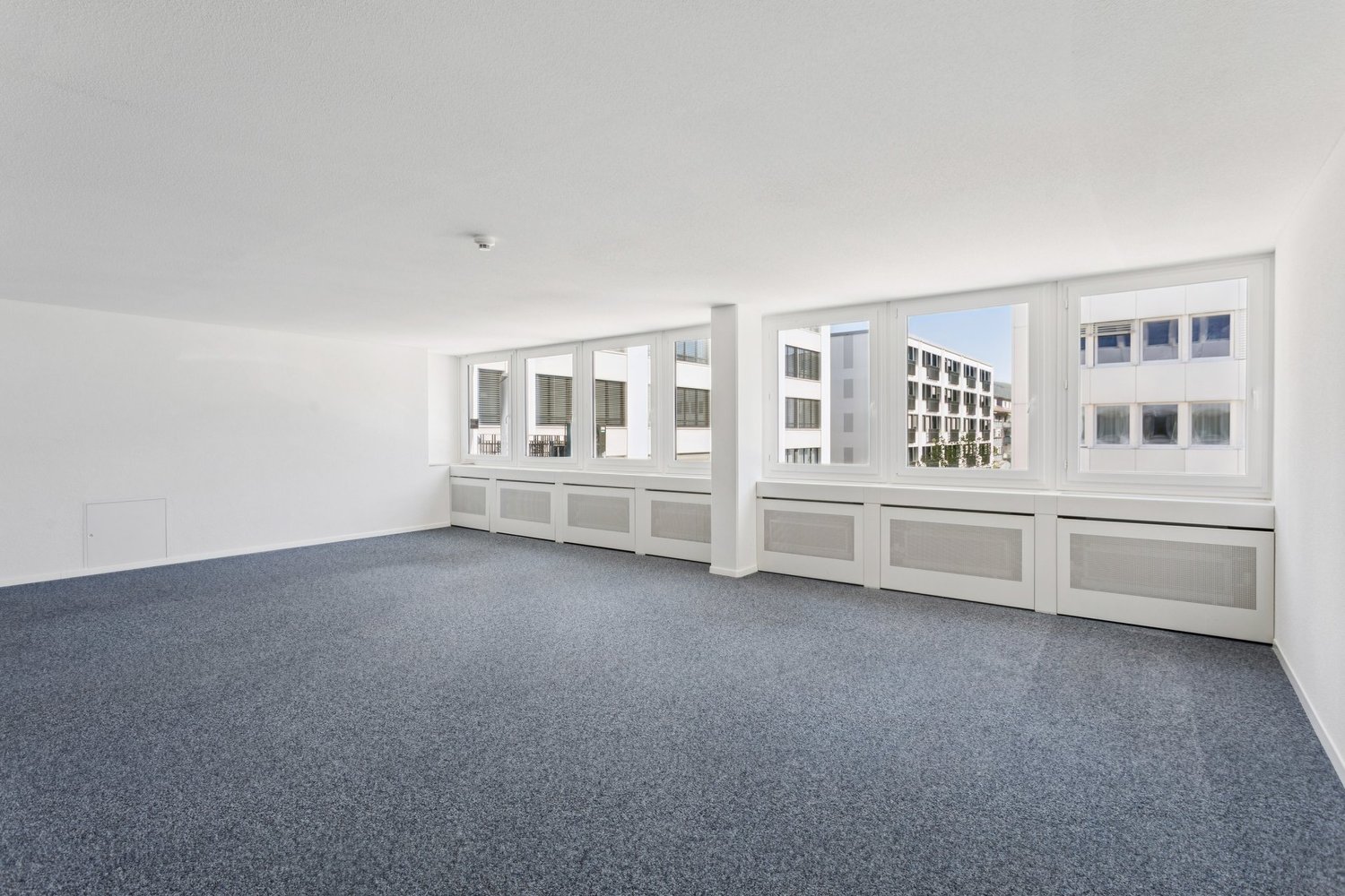 771m² office
