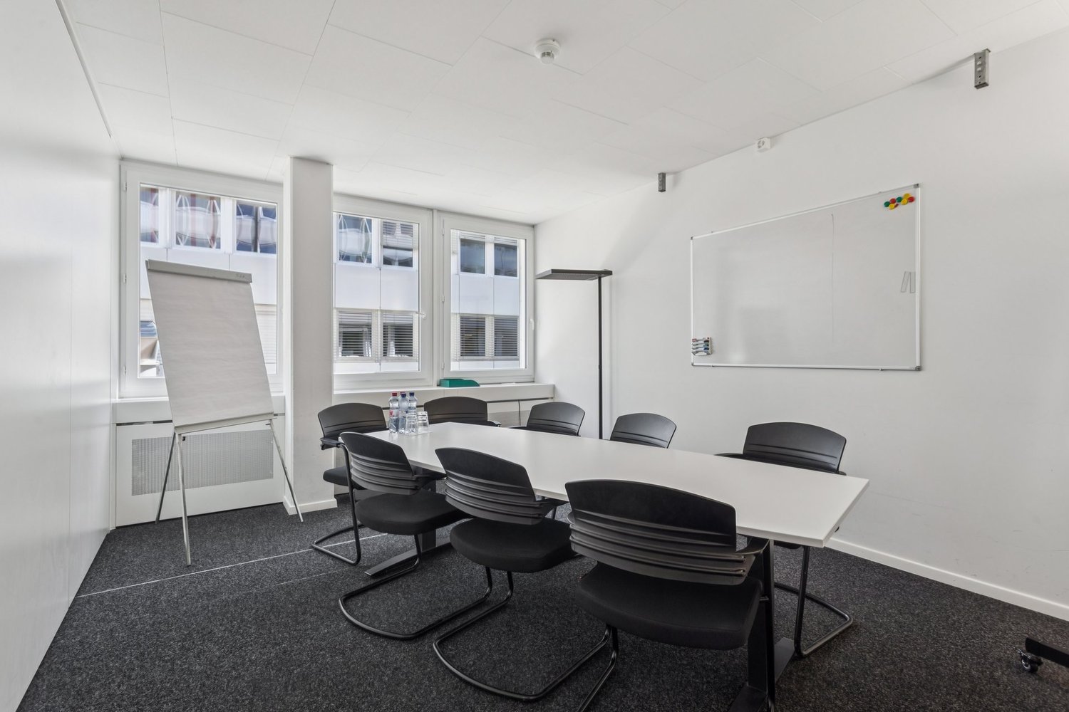 771m² office