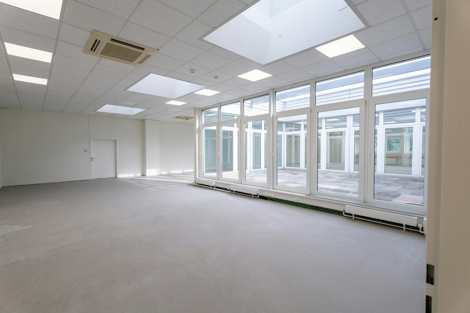 515m² office