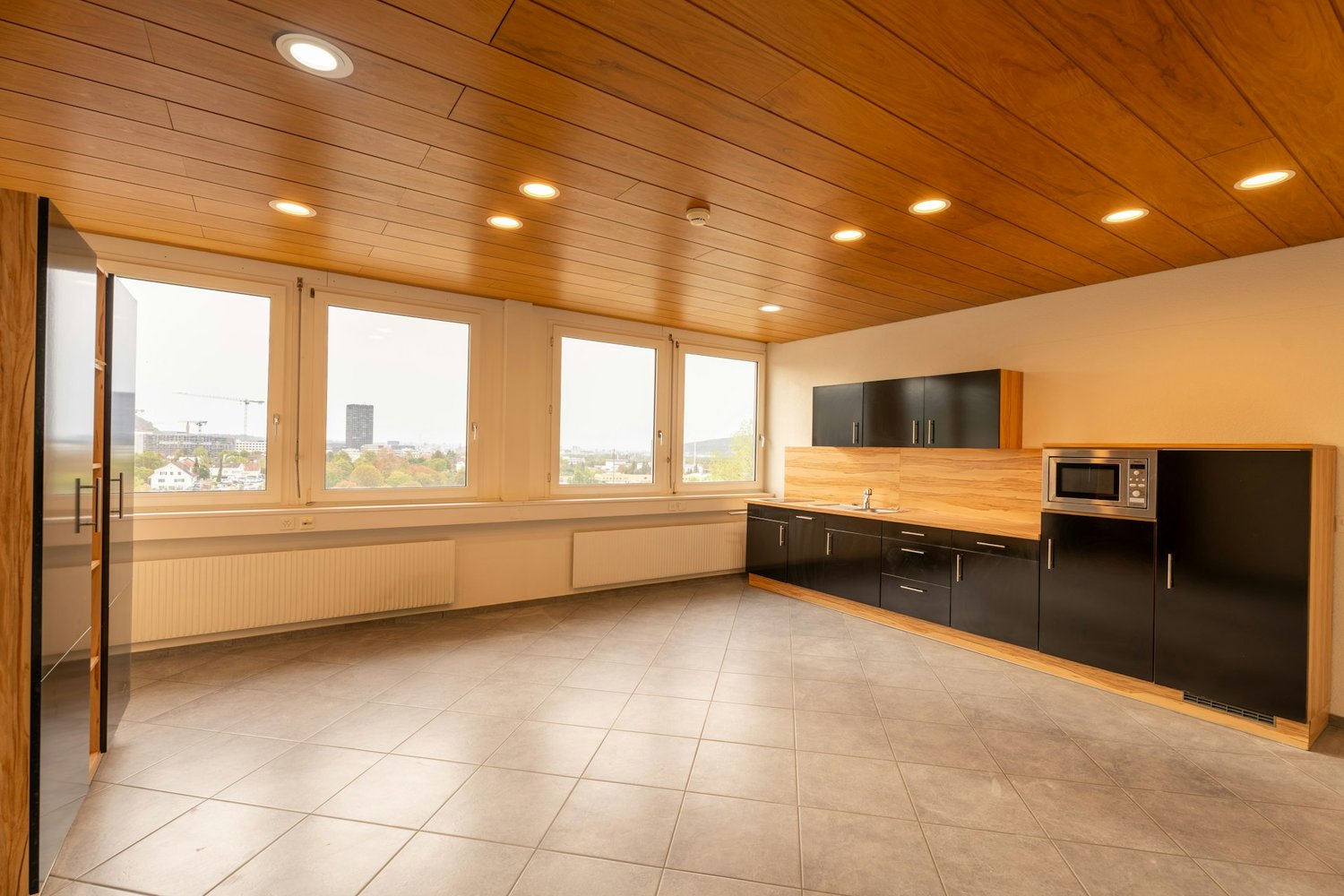 515m² office
