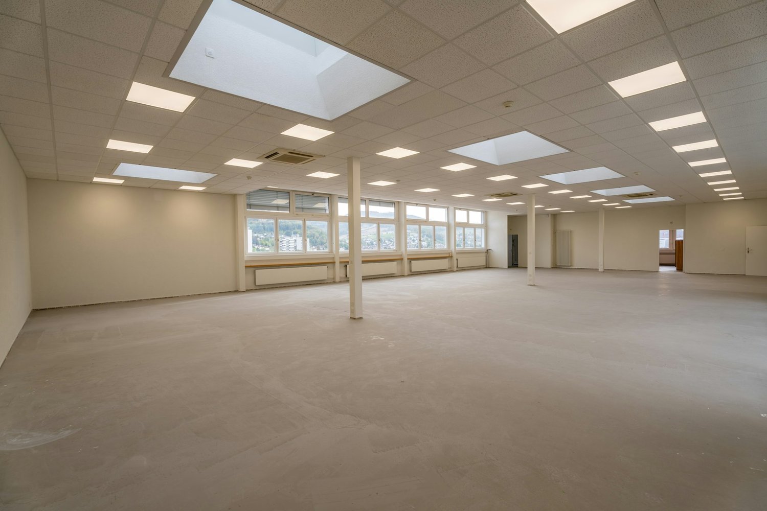 515m² office